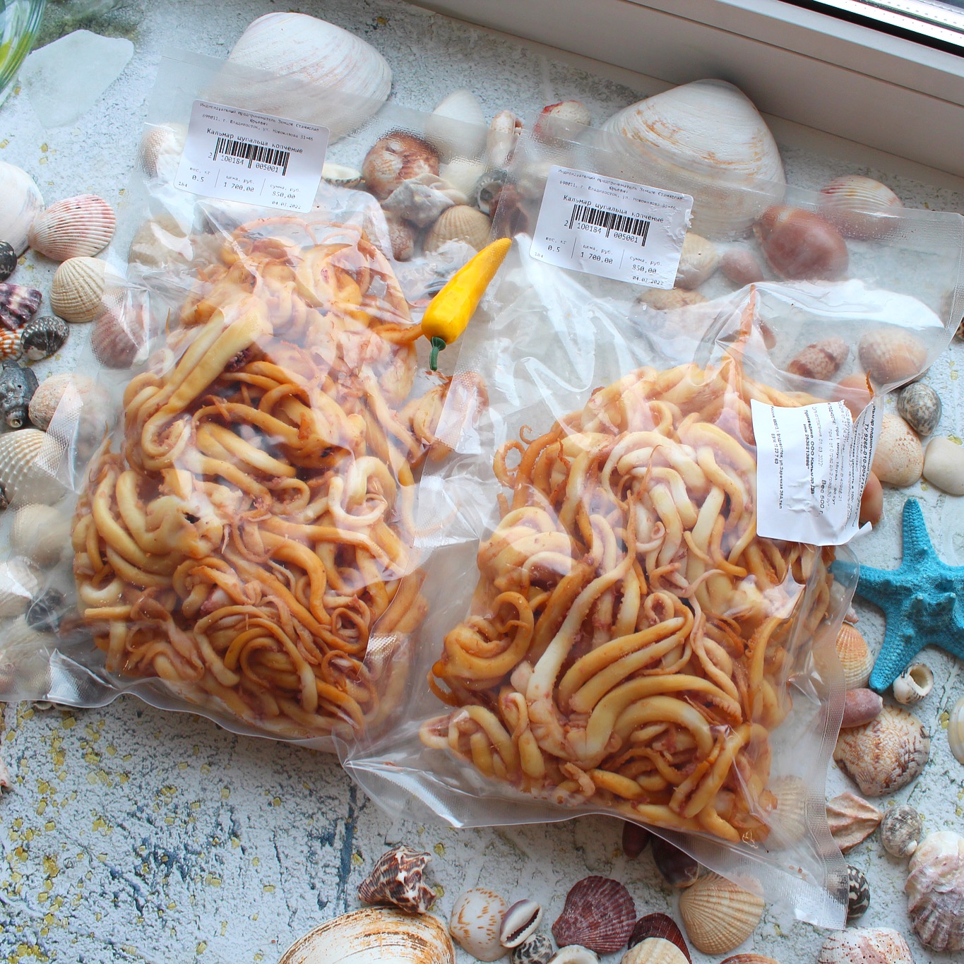 Купить Щупальца кальмара копчёные во Владивостоке