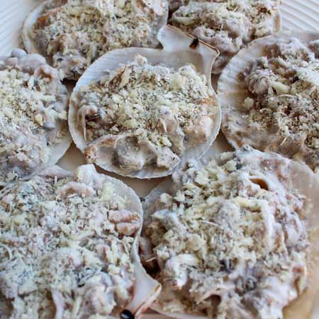 Купить Гребешок на створке раковины «Мидия с грибами», 500 гр. во Владивостоке